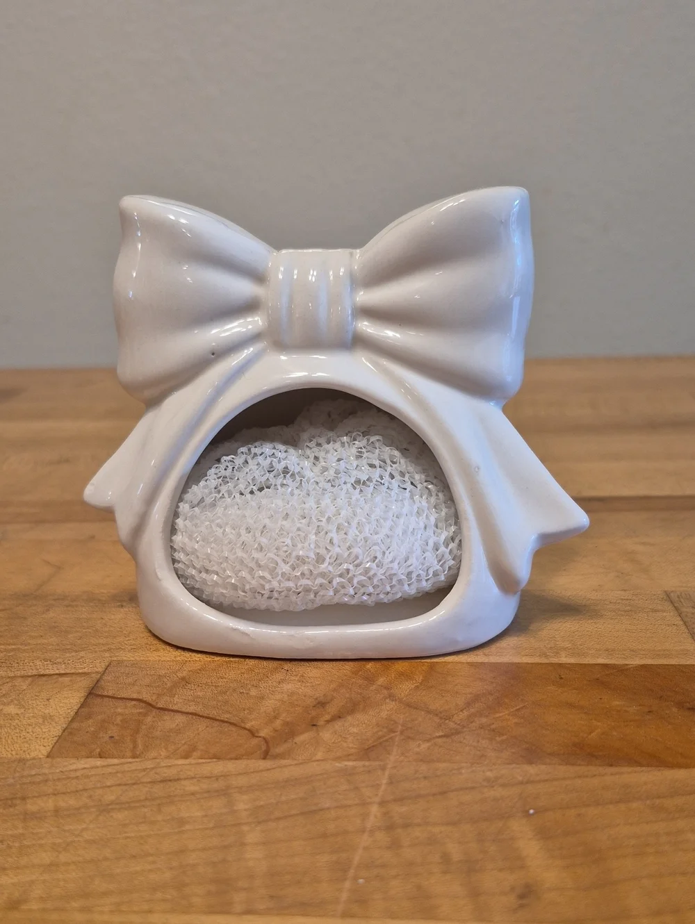 The Spring Shop Scrubby Holder White Ceramic W Ribbon Bow